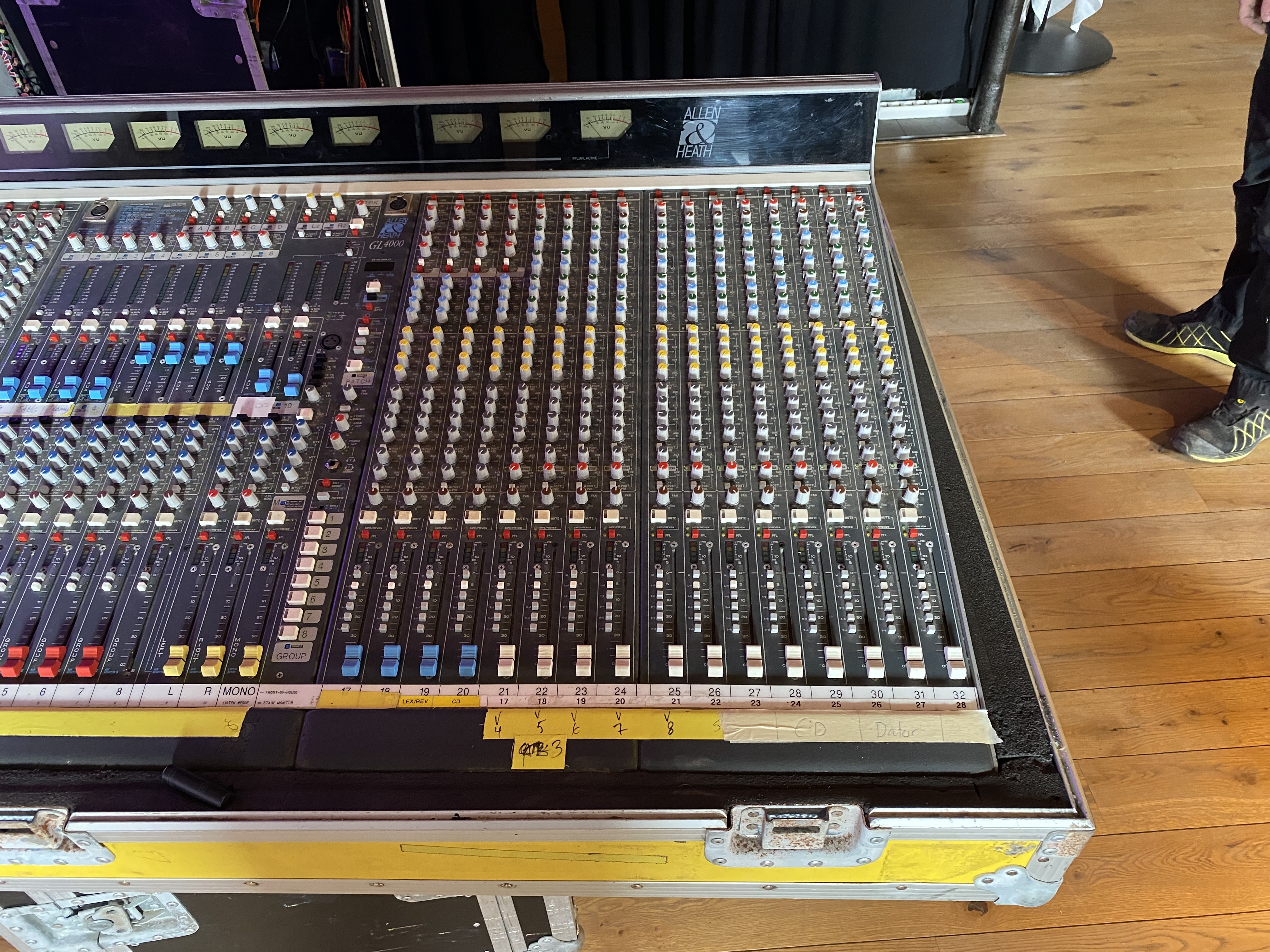 Allen heath gl 4000 mixer table 32channels - PS Auction - We value the  future - Largest in net auctions