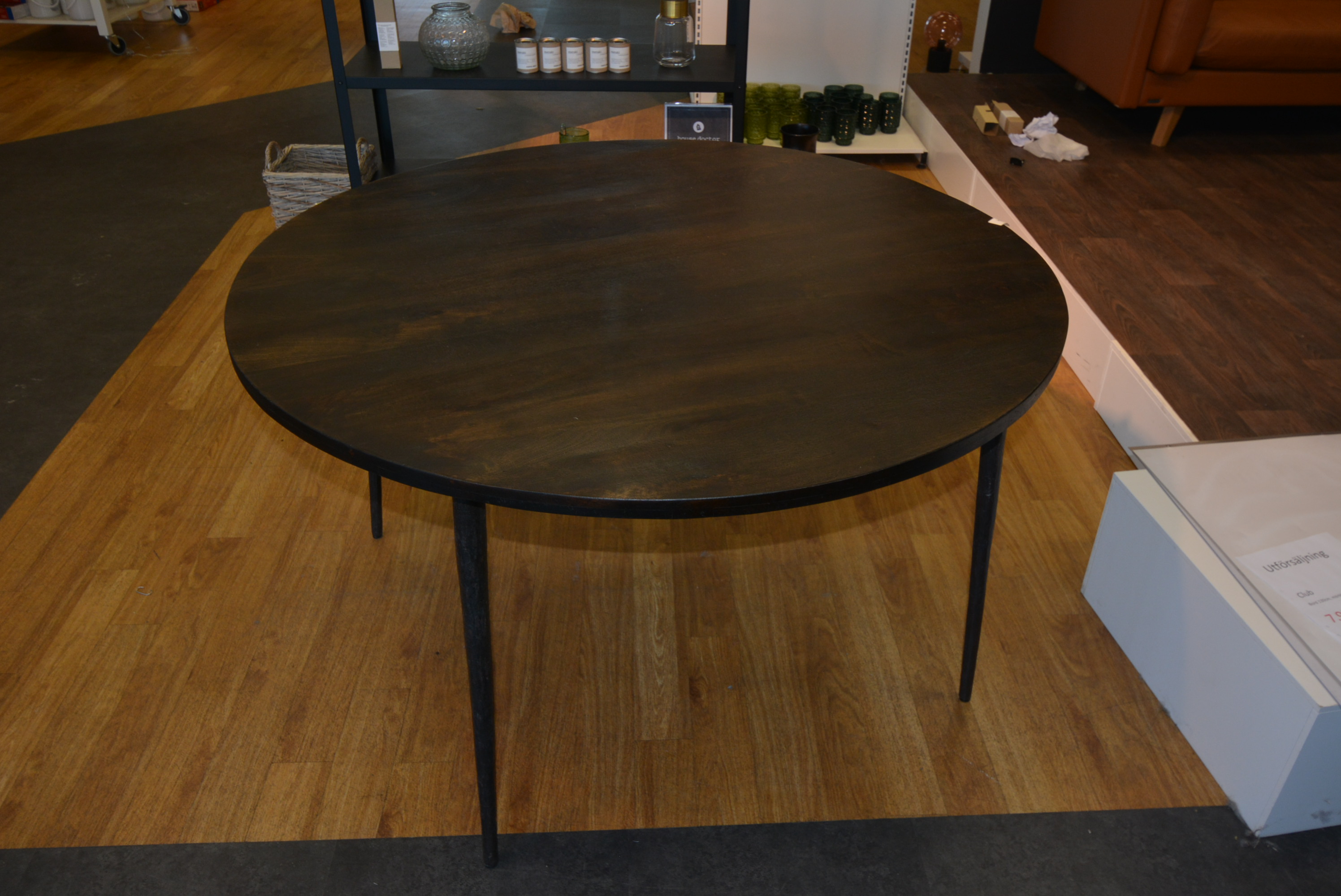 Round table 130 cm PS Auction We value the future