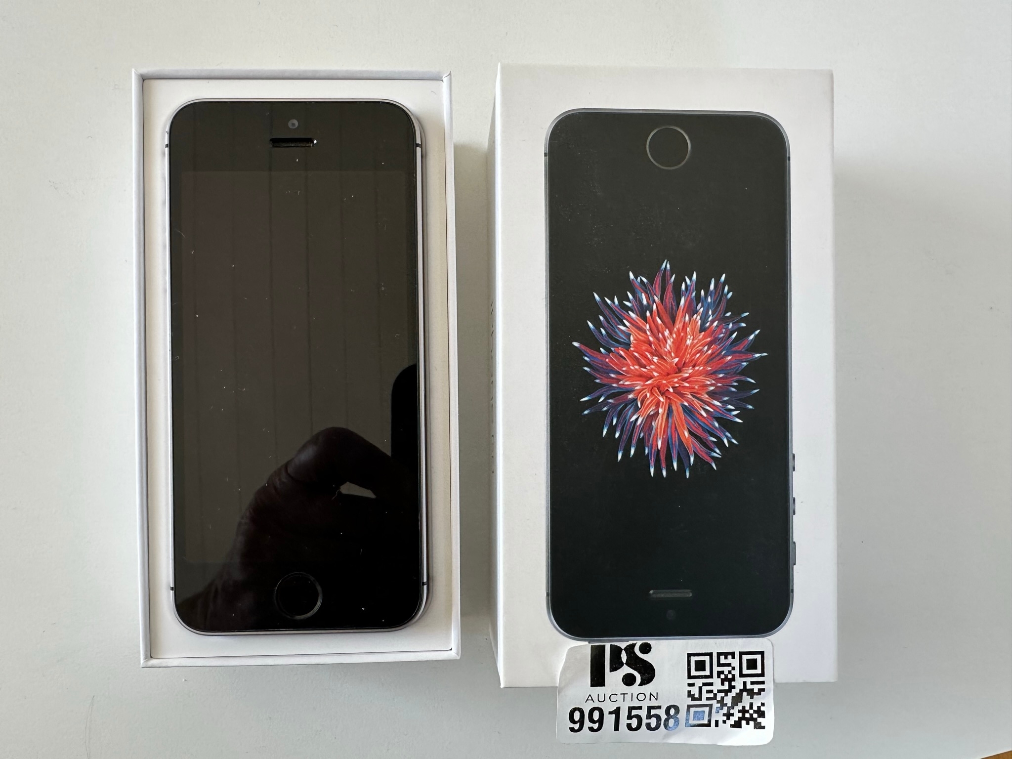 iPhone SE Space Gray 32 GB SIMフリー等3台 iPhone SE 32GB iOS for