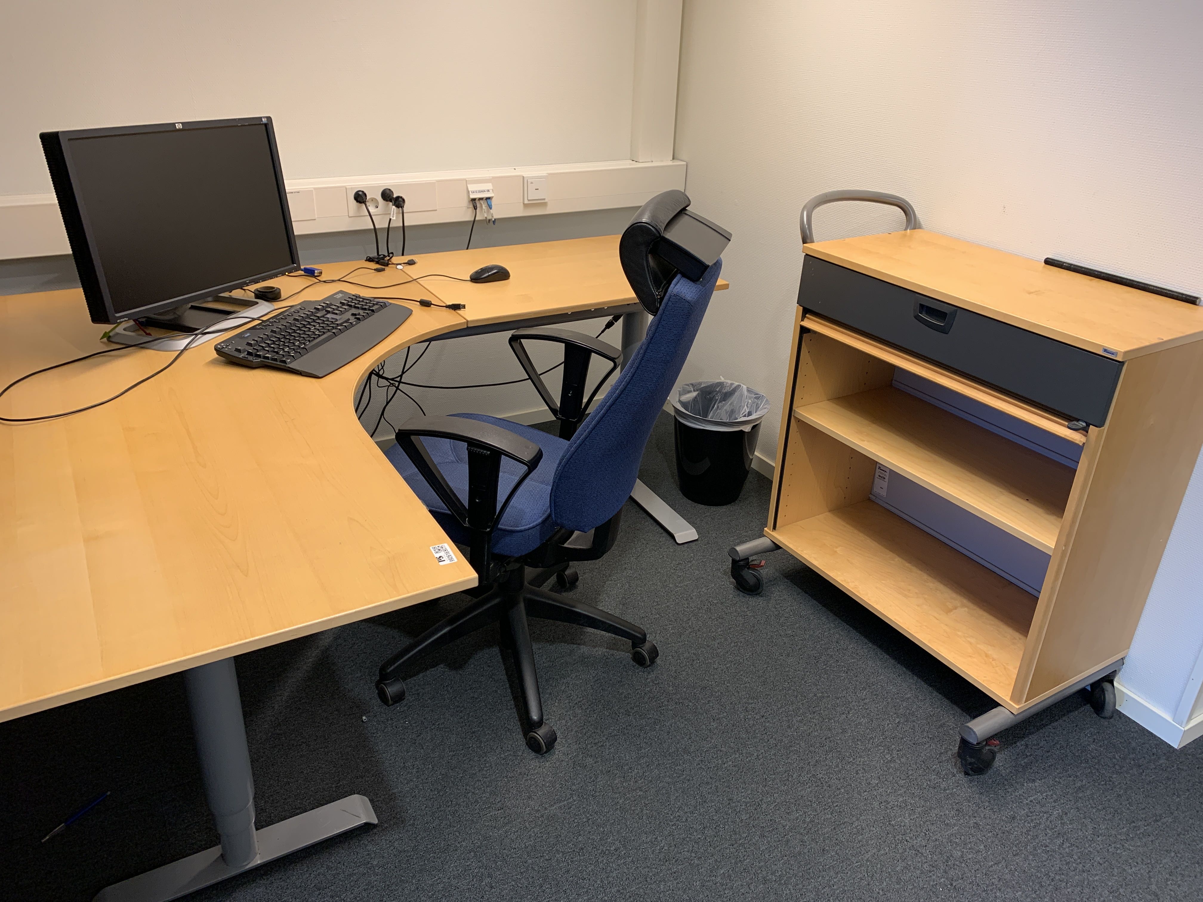 Office furniture Electric raise/lower desk, computer monitor,. office