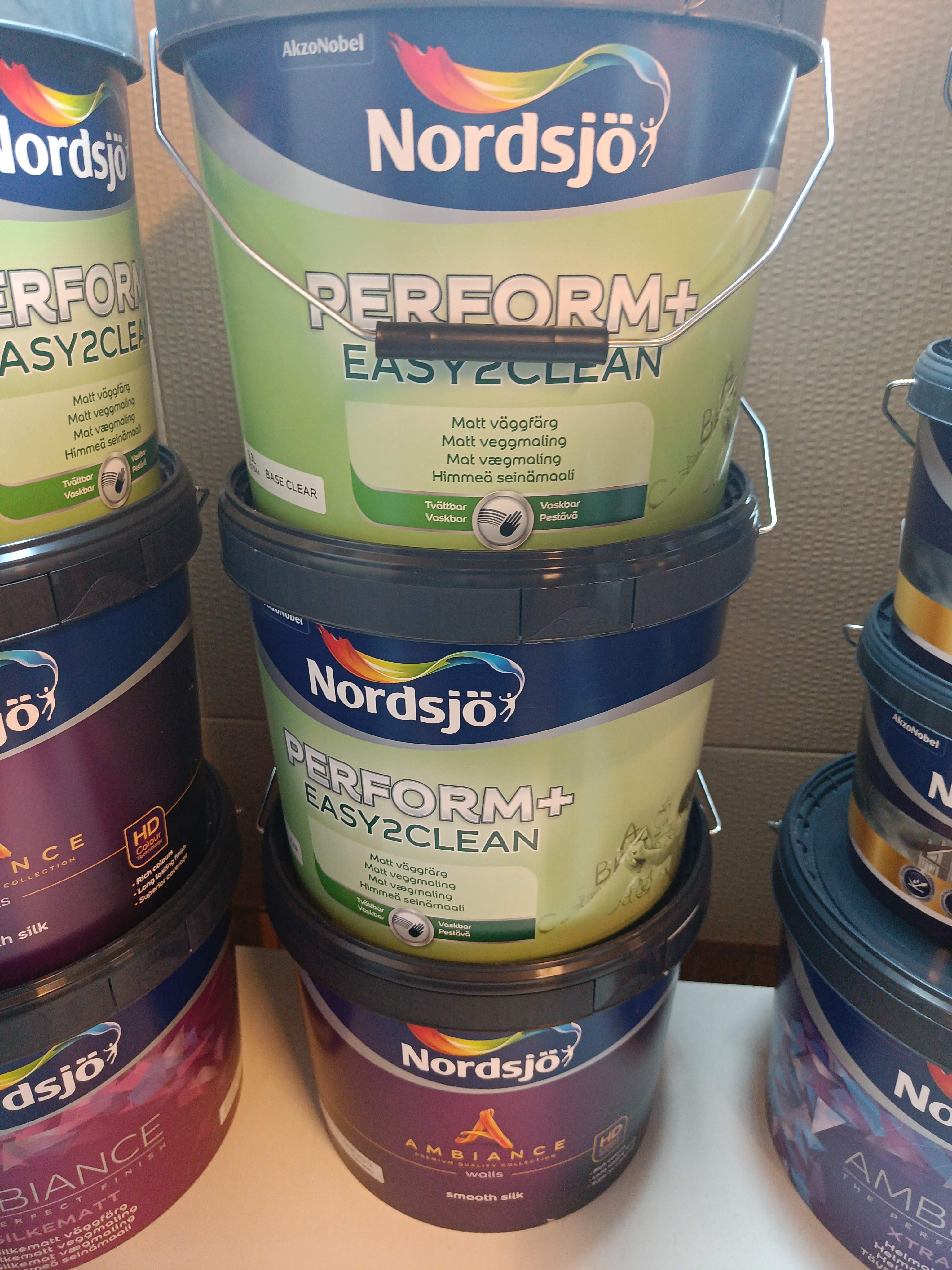 Parti med färg från Nordsjö - Auktioner online - Nätauktioner ...