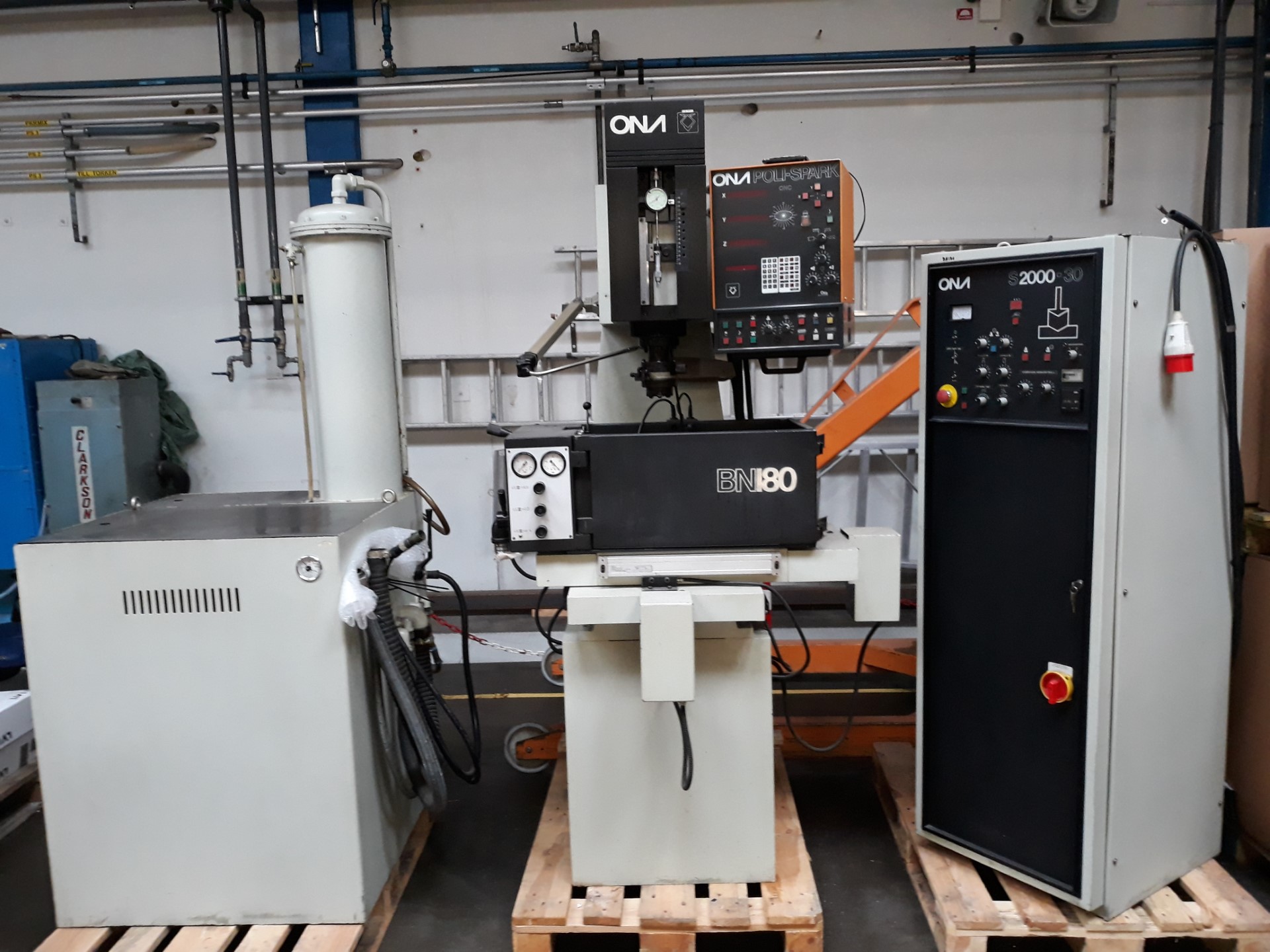 Countersunk spark ONA BN 180 - PS Auction - We value the future ...