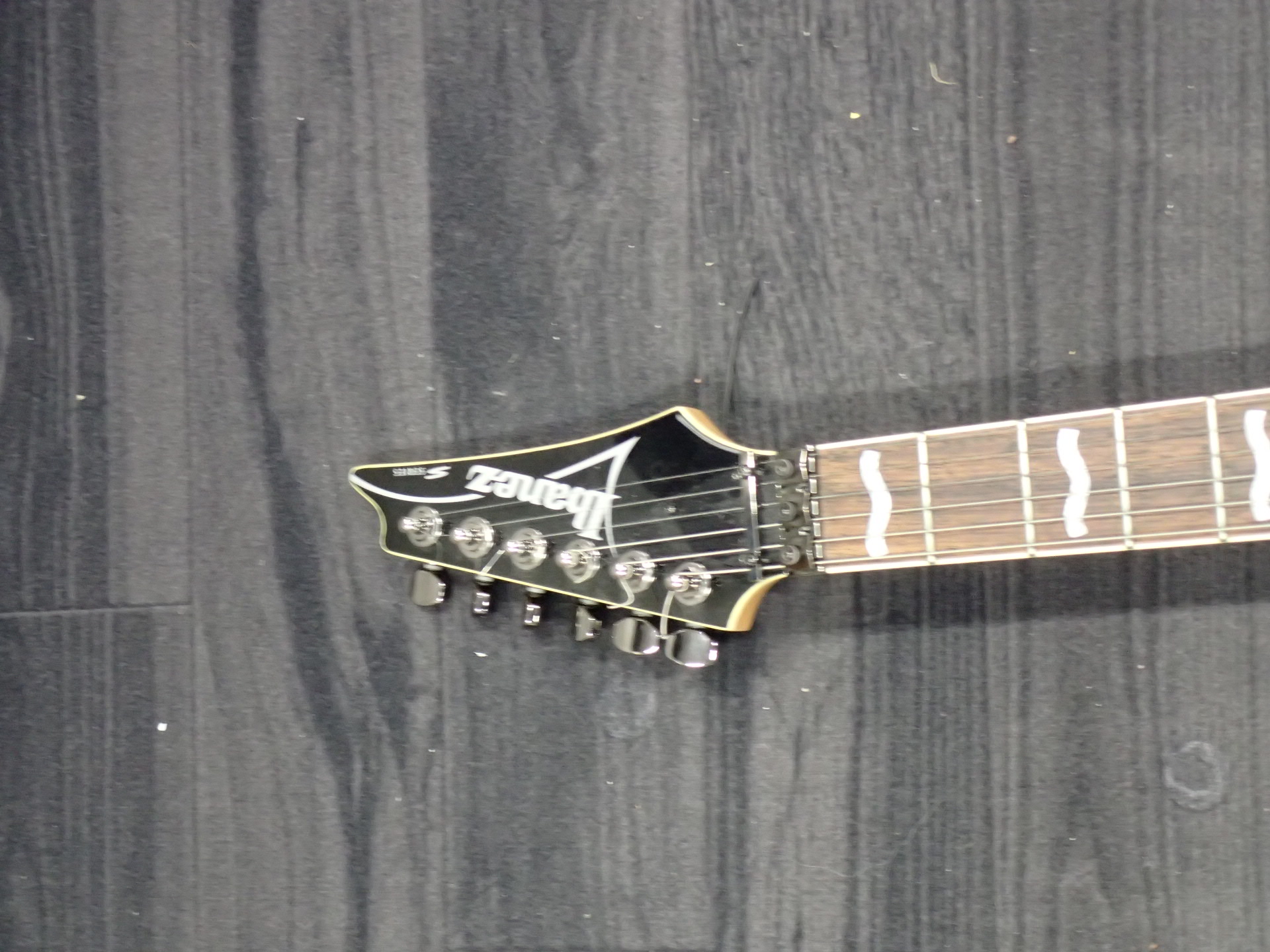 ギター Ibanes IBANEZ Launches Headless Q Series - Gear Gods