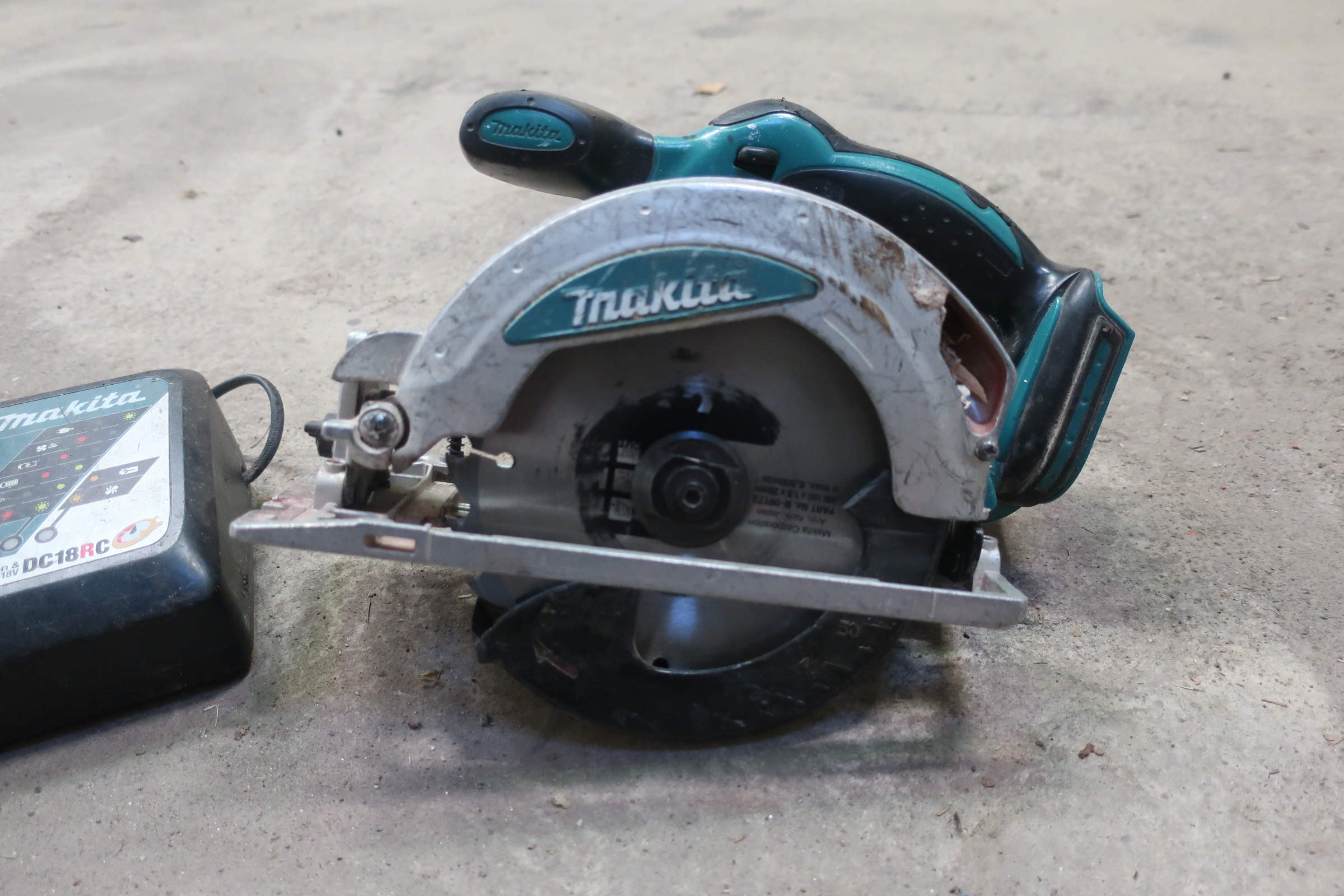 Circular saw, Makita DSS610, with 