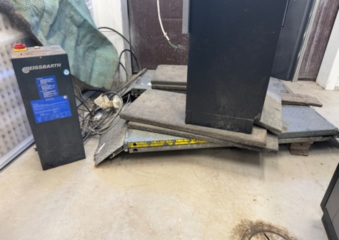 Car lift with control cabinet