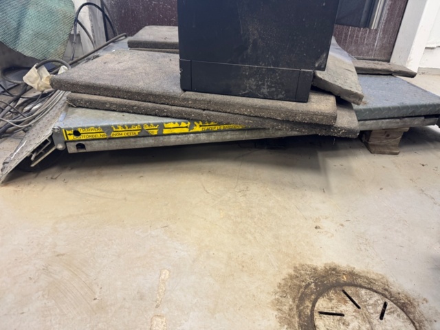 1405756-3 Car lift with control cabinet