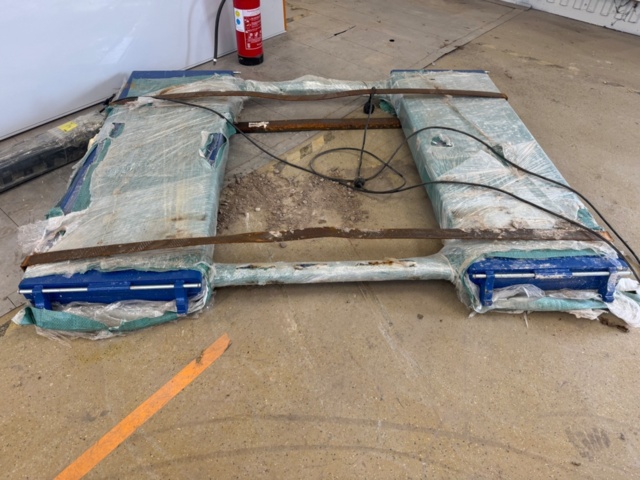 1405757-1 Car lift – new (missing control cabinet)