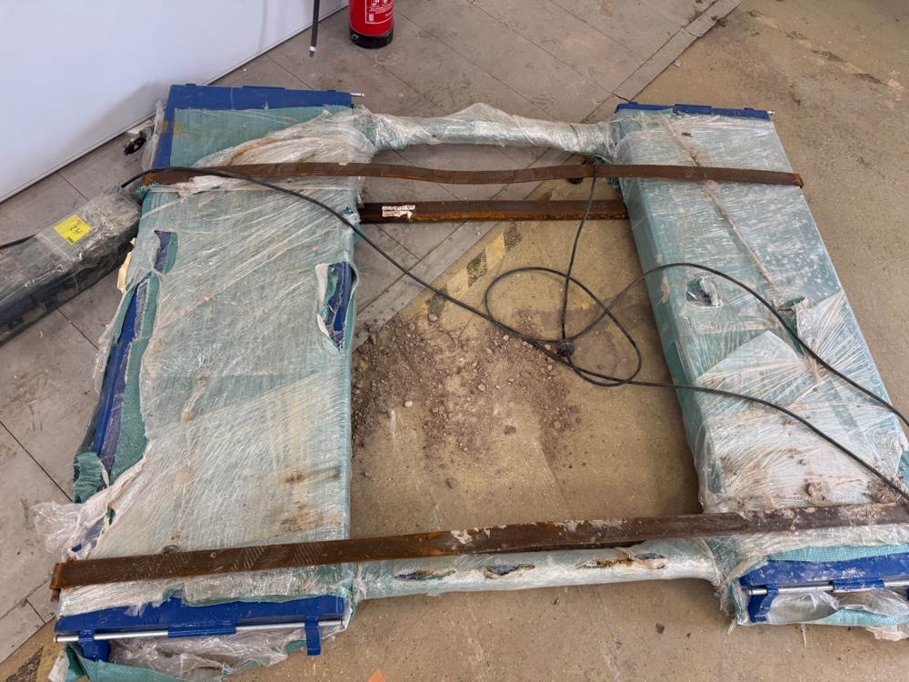 1405757-2 Car lift – new (missing control cabinet)
