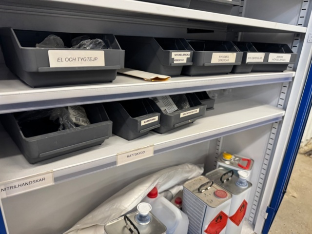 1405759-9 Sheet metal cabinets & shelving systems with drawers including contents