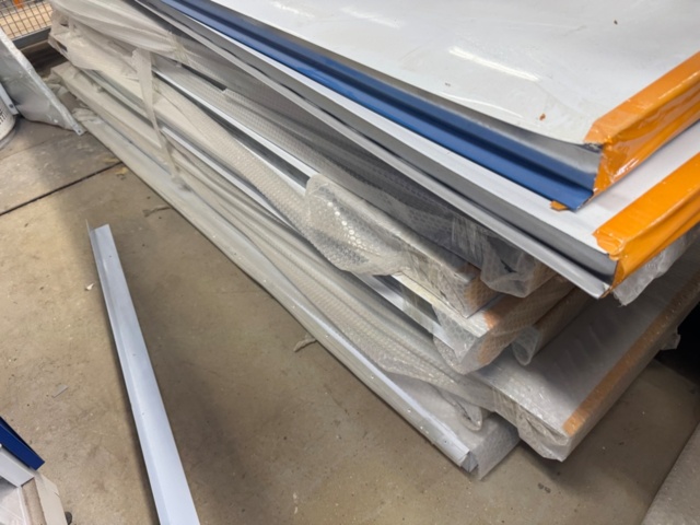 1405764-4 Building modules / building materials – according to pictures