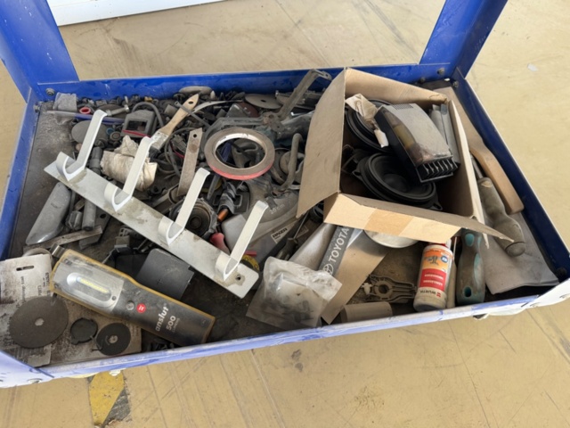 1405765-7 Unloading trolley with contents