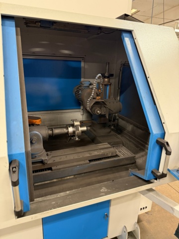 1352268-5 Grinding machine for automatic grinding of circular saws