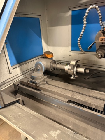 1352268-7 Grinding machine for automatic grinding of circular saws