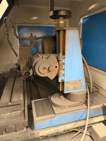 1352268-14 Grinding machine for automatic grinding of circular saws