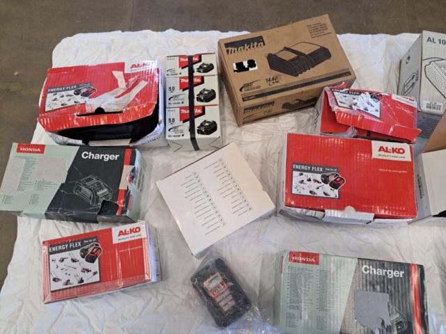 1510725-2 Battery & Charger Package