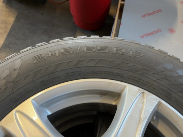 1499589-7 Complete wheels - Nokian Hakkapeliitta 9 SUV