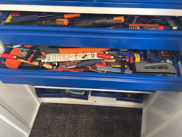 1491466-11 Cabinet with contents