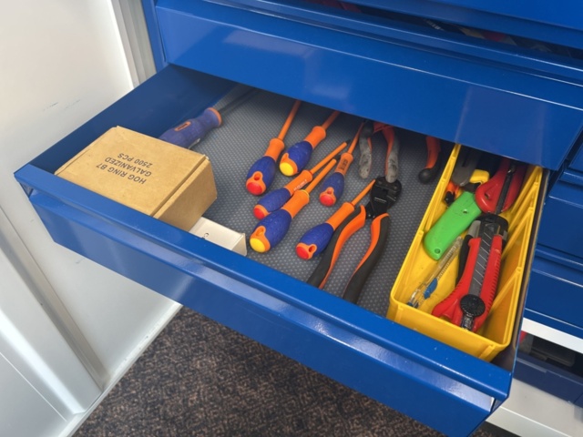 1491466-14 Cabinet with contents