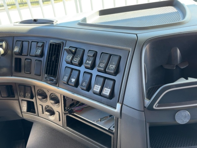 1499608-23 Tippbil - Volvo FM - 2009