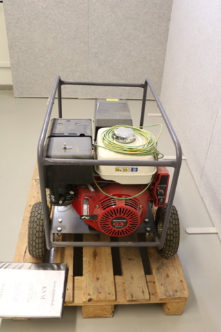 1417012-5 Generator on wheels. Honda engine.