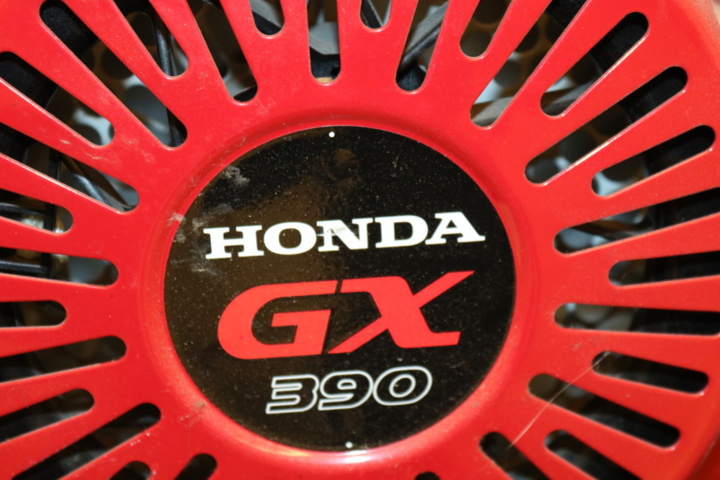 1417012-9 Generator on wheels. Honda engine.