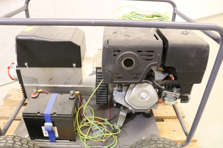 1417012-11 Generator on wheels. Honda engine.