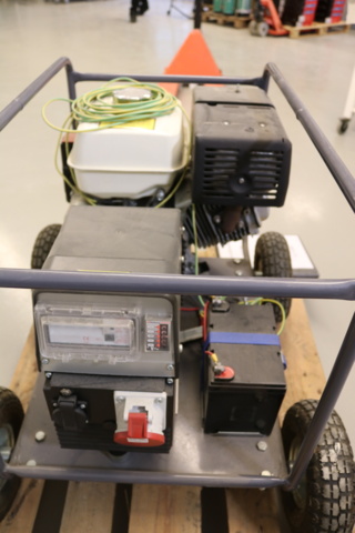 1417012-12 Generator on wheels. Honda engine.