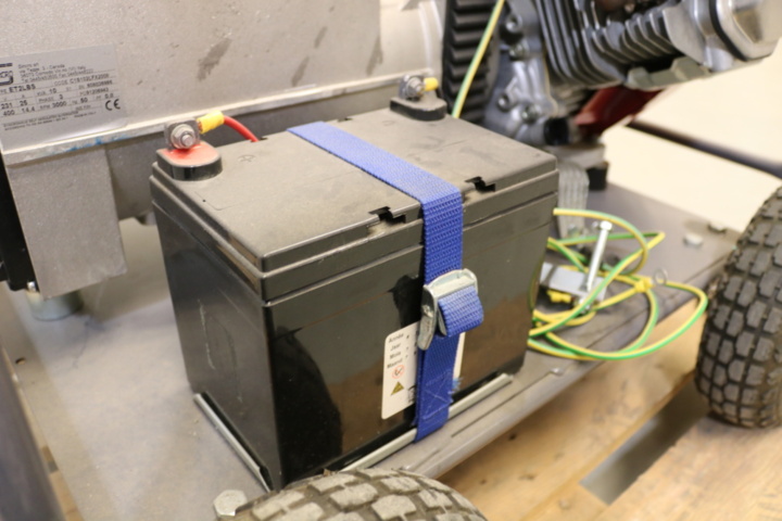 1417012-16 Generator on wheels. Honda engine.