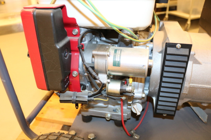 1417012-17 Generator on wheels. Honda engine.
