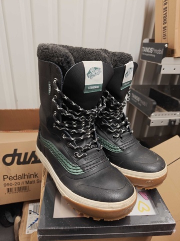 1485098-1 Winter boots - Vans (size 37)