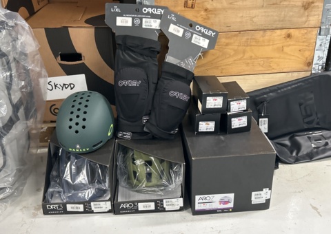 Bild som representerar auktionen - Avyttring parti med nya Oakley produkter