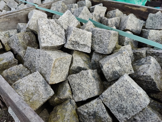 1095073-2 Gatsten Granit Castro White 80/100 ca 5 m2