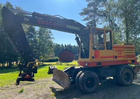 Hjulgrävare med tiltrotator, redskap och vagn - Åkerman H7Mc -1988