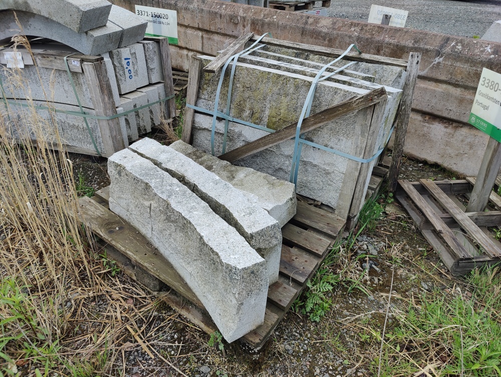 1095094-1 13 pcs Granite curb stone GV1 150 Radius 3.0m
