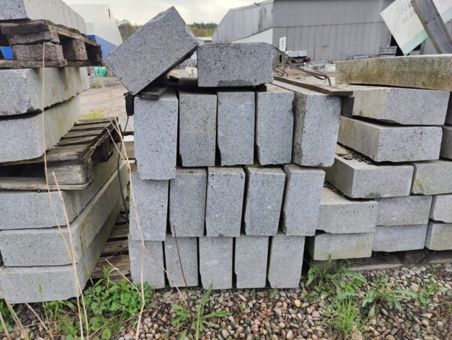 1095098-4 105 pcs Granite curb stone GV1 150 Radius 10.0 m