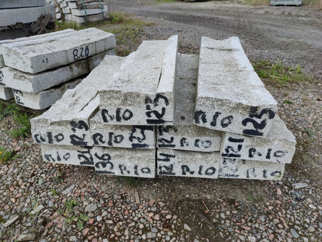 1095098-7 105 pcs Granite curb stone GV1 150 Radius 10.0 m