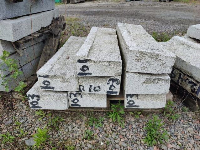 1095098-8 105 pcs Granite curb stone GV1 150 Radius 10.0 m