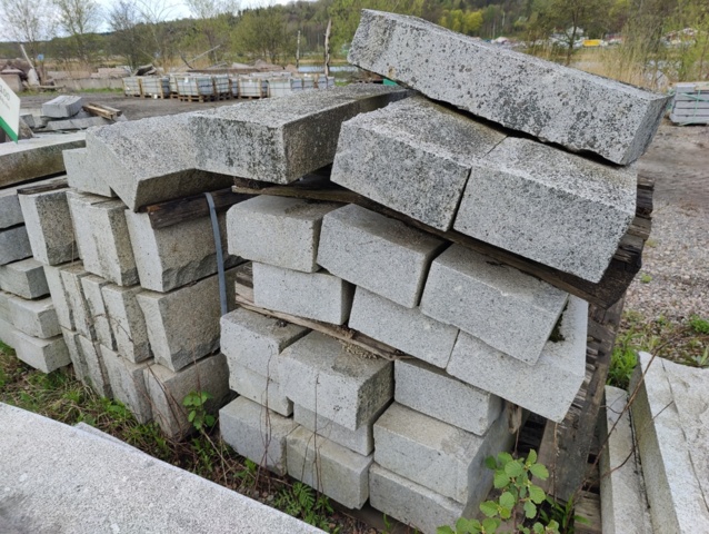 1095098-9 105 pcs Granite curb stone GV1 150 Radius 10.0 m