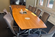1482653 Kontorsinredning - Konferensbord, stolar, m.m.