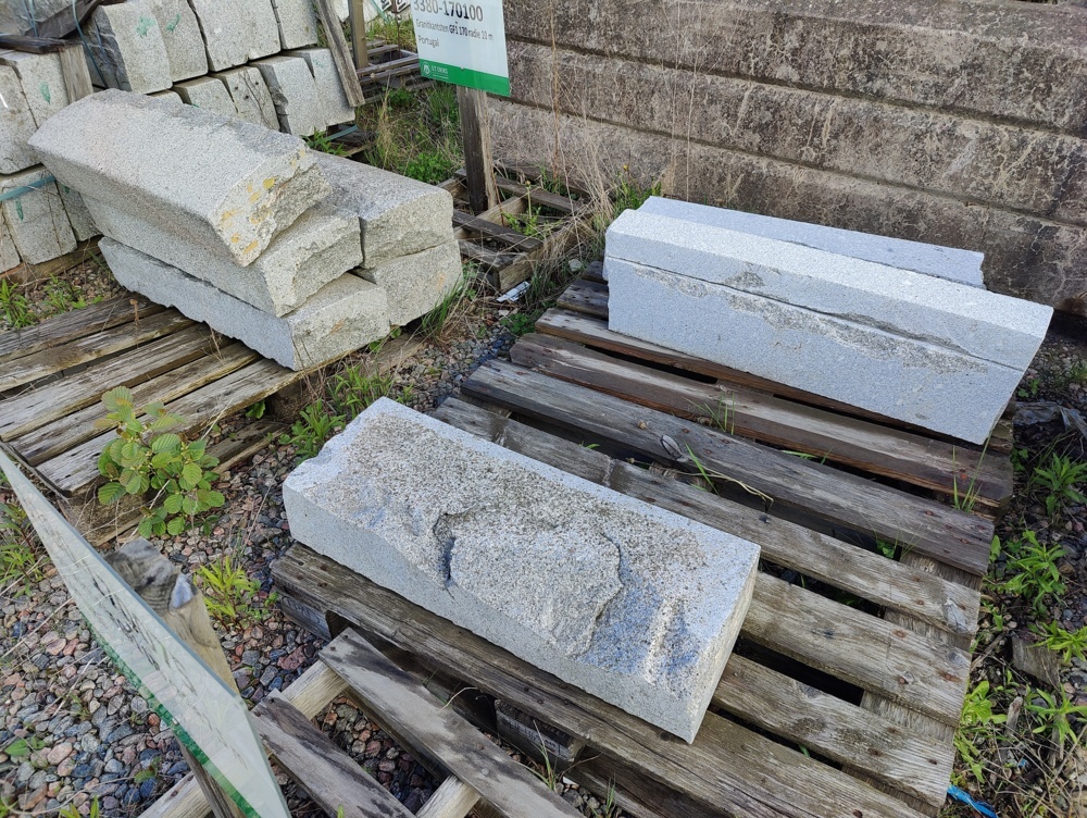 1095104-1 8 pcs Granite kerbstone GF1 Radius 7.5 m and 10.0 m