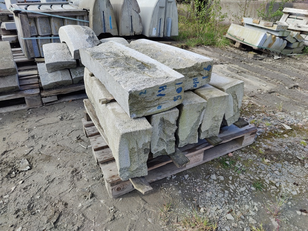 1095107-1 7 granite curbstones GF1 170 Inner radius 10.0 m
