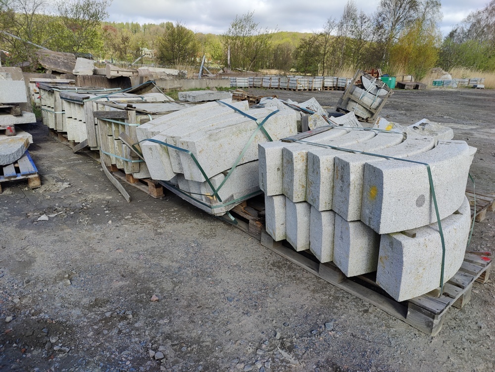 1095109-1 50 st Granitkantsten GF1 170 Radie 1,5 m
