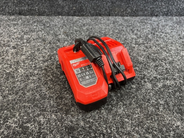 1449591-1 Snabbladdare Milwaukee M12-18FC