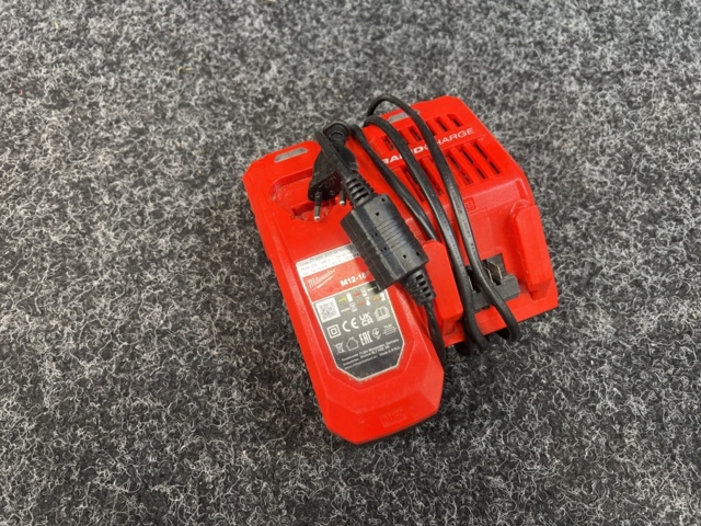 1449591-2 Snabbladdare Milwaukee M12-18FC