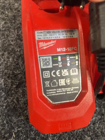 1449591-4 Snabbladdare Milwaukee M12-18FC