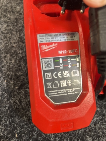 1449591-5 Snabbladdare Milwaukee M12-18FC