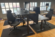1505844 Office furniture - 4 desks, 4 screens, etc.