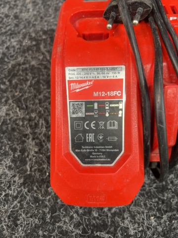 1475671-3 Snabbladdare Milwaukee M12-18FC