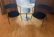 1505863 Karmstolar och sidobord