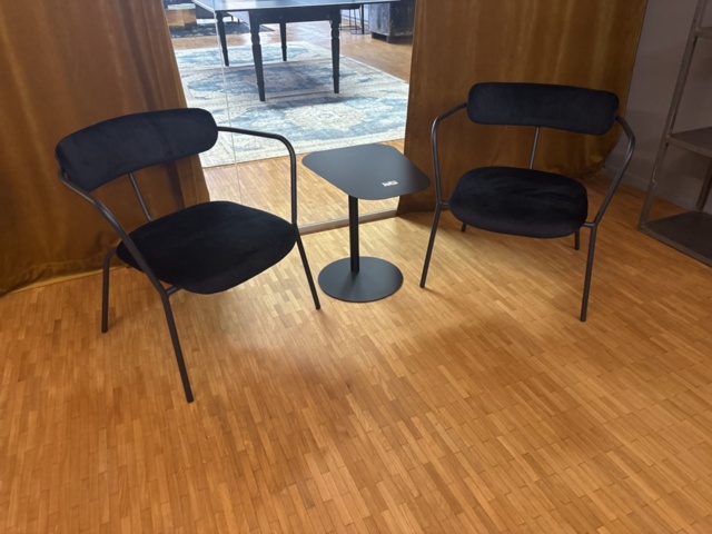 1505863-3 Karmstolar och sidobord